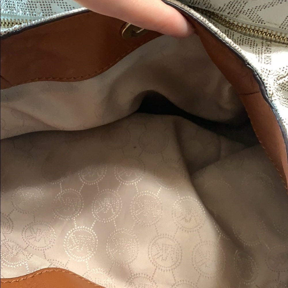 Michael Kors purse - Picture 6 of 8